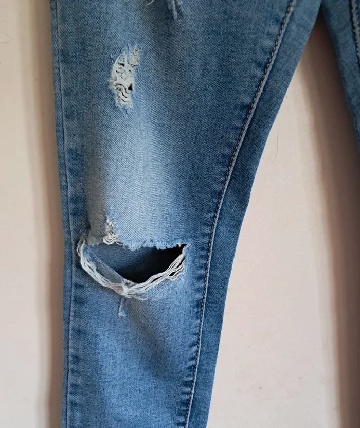 Jeans troué t40 - photo numéro 2