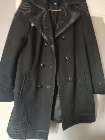 Très beau manteau ou vestes chaudeboutons est motif incorpores  taille 4242