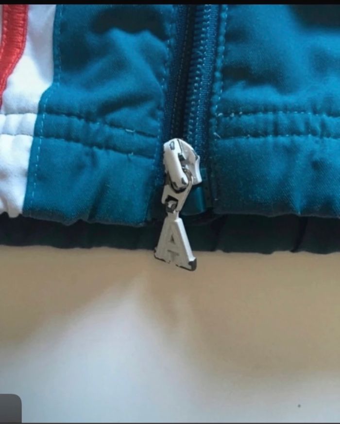 Veste survêtement garçon Bon état taille 2 ans couleur bleu - photo numéro 2