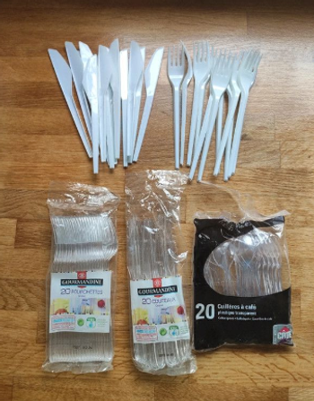 Couverts en plastique