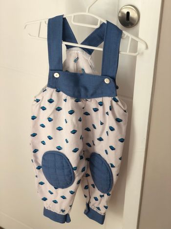 Combinaison bleu et blanche