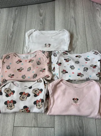 Lot bodys Disney manches longues 36 mois