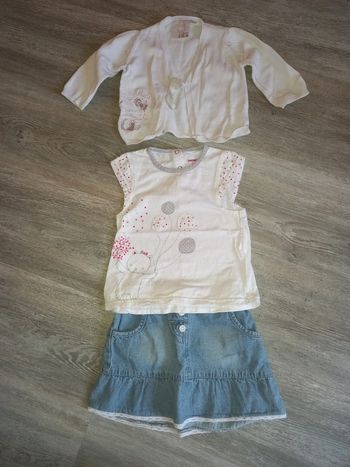 jupe jeans avec débardeur orchestra et gilet hello kitty taille 18 mois
