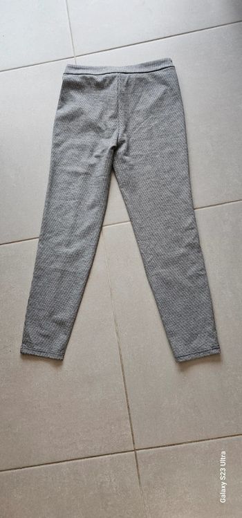 Pantalon fuseau Stradivarius taille 40