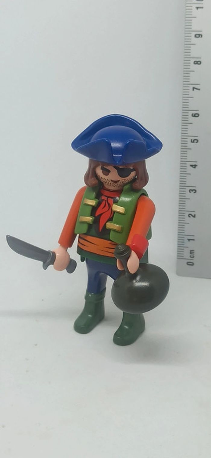 Homme pirate borgne avec bouteille et couteau playmobil