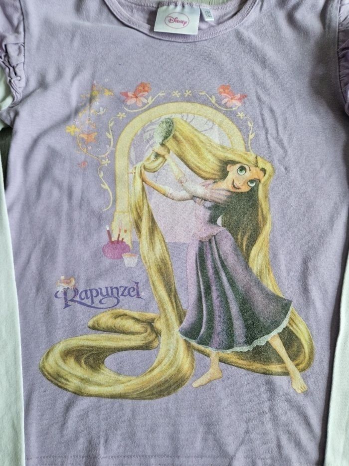 T shirt longue manche raiponce taille 134/140 marque c&a en très bon état