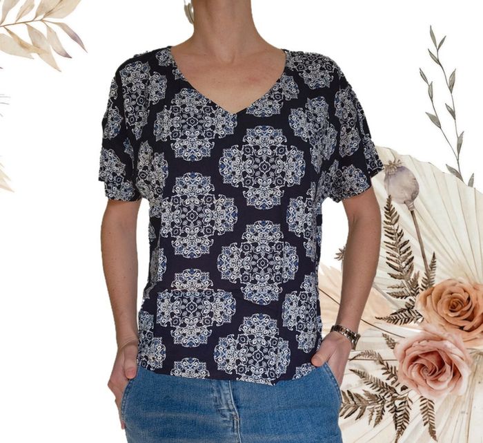 Jolie blouse Esprit bleu marine motifs géométriques 38