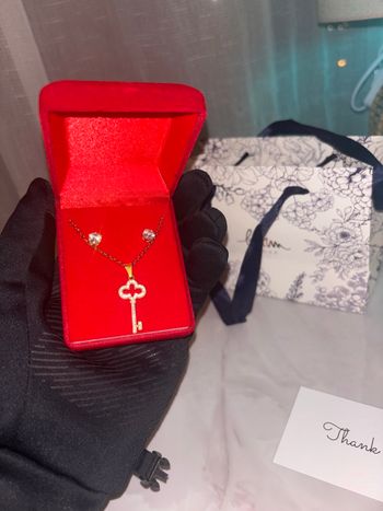 Parure Collier + Boucles d’oreilles – Pendentif Clé – Neuf