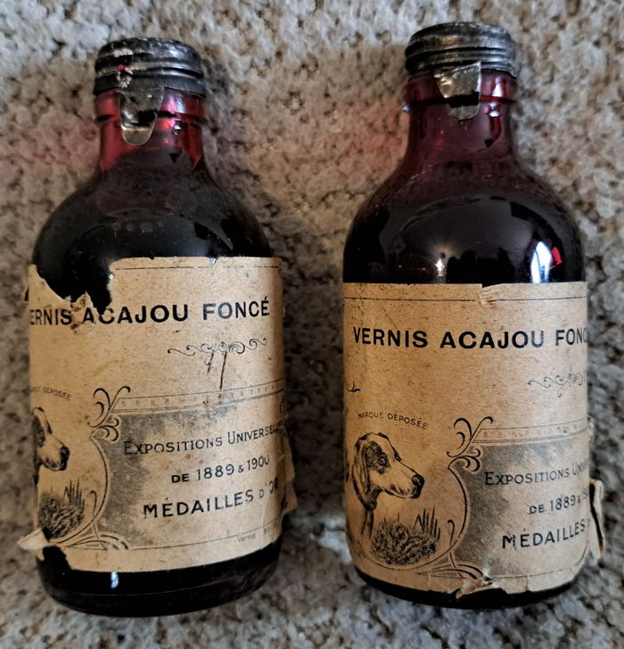 Lot de 2 flacons scellés de vernis Acajou Foncé - Bollore Vernis vers 1900