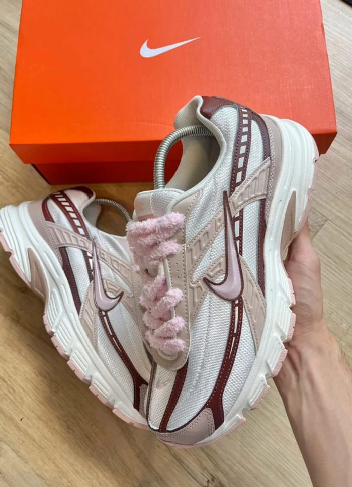 Nike Initiator Rose Blanc 50 Fluffy