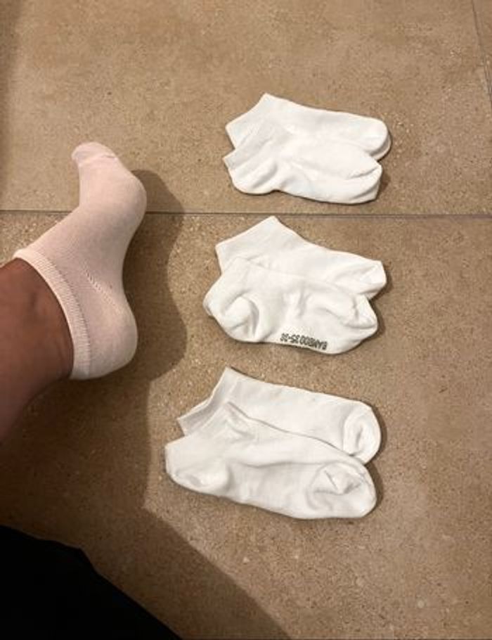 Paire de chaussettes  blanches - bon état- taille 35-38