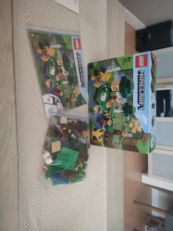 Lego Minecraft abeille 21165