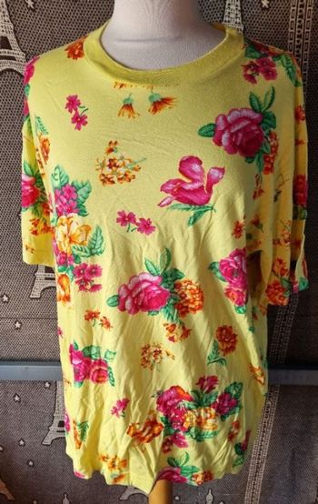 T-shirt jaune à fleurs taille M
