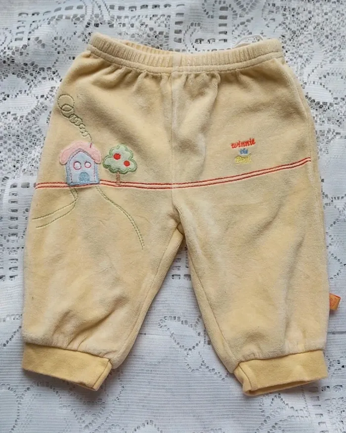 Pantalon bébé Disney Winnie l'Ourson 3-6 mois- velours doux, en très bon état