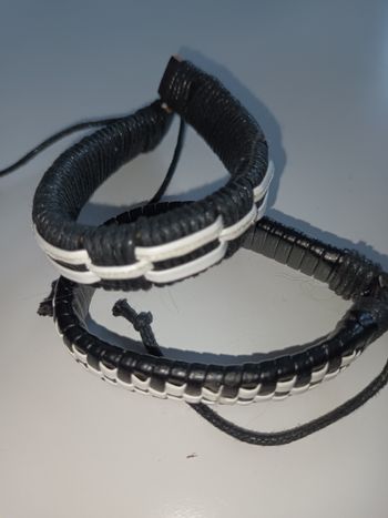 Lots de 2 bracelets noir et blanc