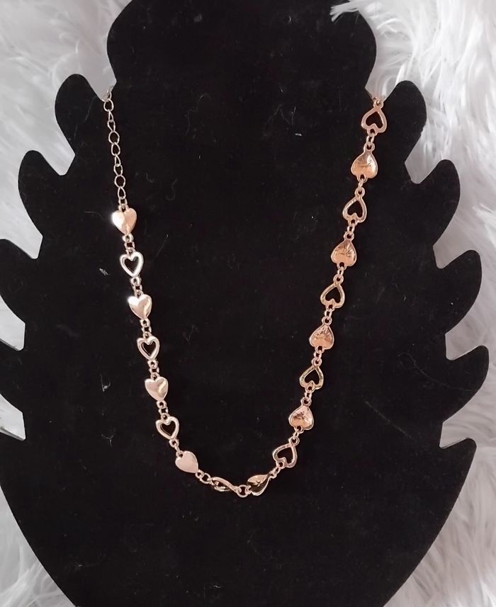 Collier ou ras du cou - formes coeurs - plaque or