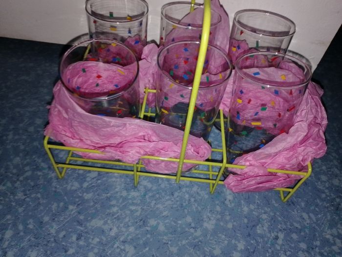 Lot de 6 verres haut avec son panier de transport (rangement)
Comme neuf - photo numéro 7