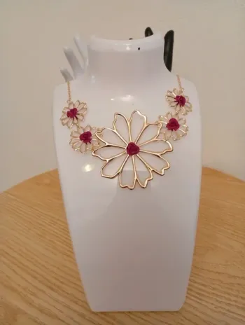 Solde 💝 Idée cadeau 🎁Collier fleurs dorée fantaisie élégance luxe