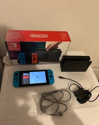 Nintendo Switch V1 + carte microSD 128 Go + manette filaire Mario