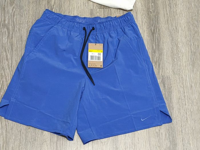 Emsemble short t-shirt Nike neuf taille s et authentique - photo numéro 4