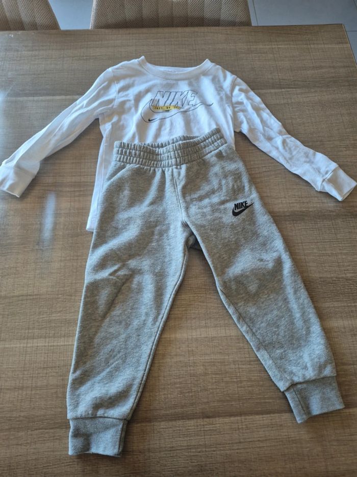 Ensemble Nike