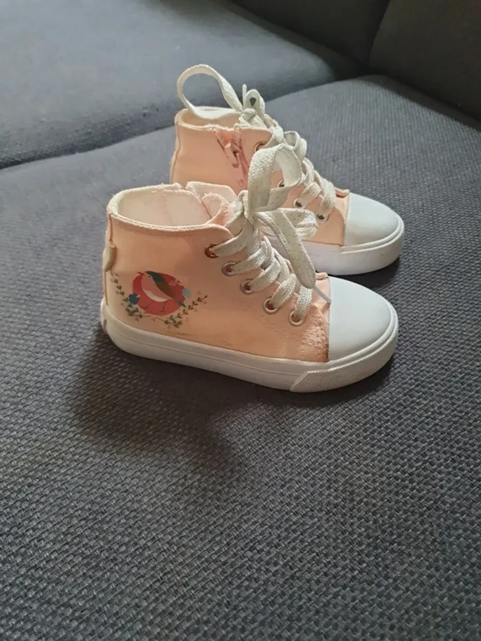Baskets bébé fille taille 23