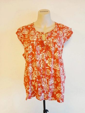 Blouse rouge à fleurs 🌸 