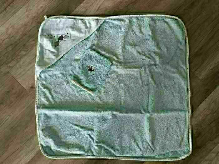 Lot Cape de bain bébé + gant de toilette - photo numéro 4