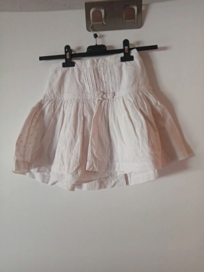 Jolie jupe blanche  7 ans