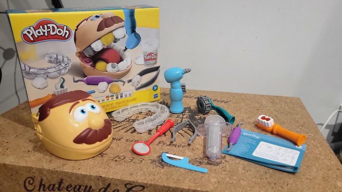 Pâte à modeler dentiste