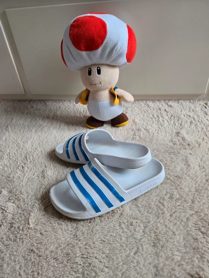 Claquettes Adidas taille 37 - photo numéro 2