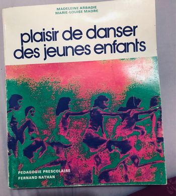 Plaisir de danser des jeunes enfants