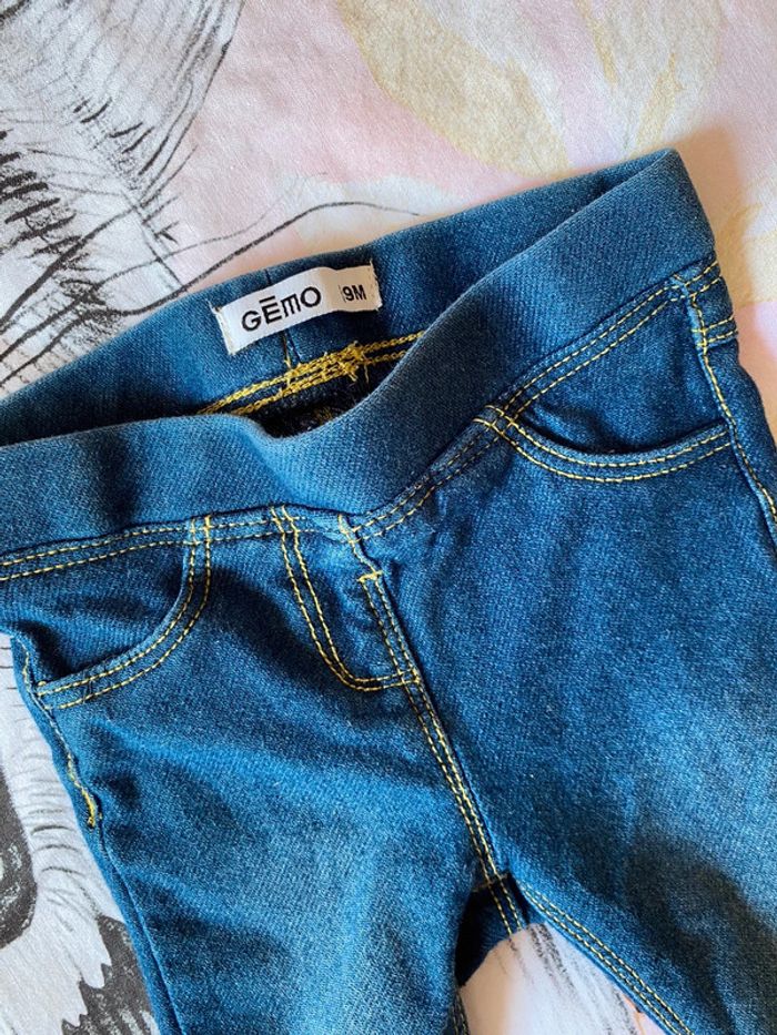 Ensemble 3 pièces de 2 t-shirts et 1 legging, taille 9 mois, marque Disney et Gémo. - photo numéro 5