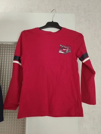 Lot 2 Tee shirts C&A taille 8 ans