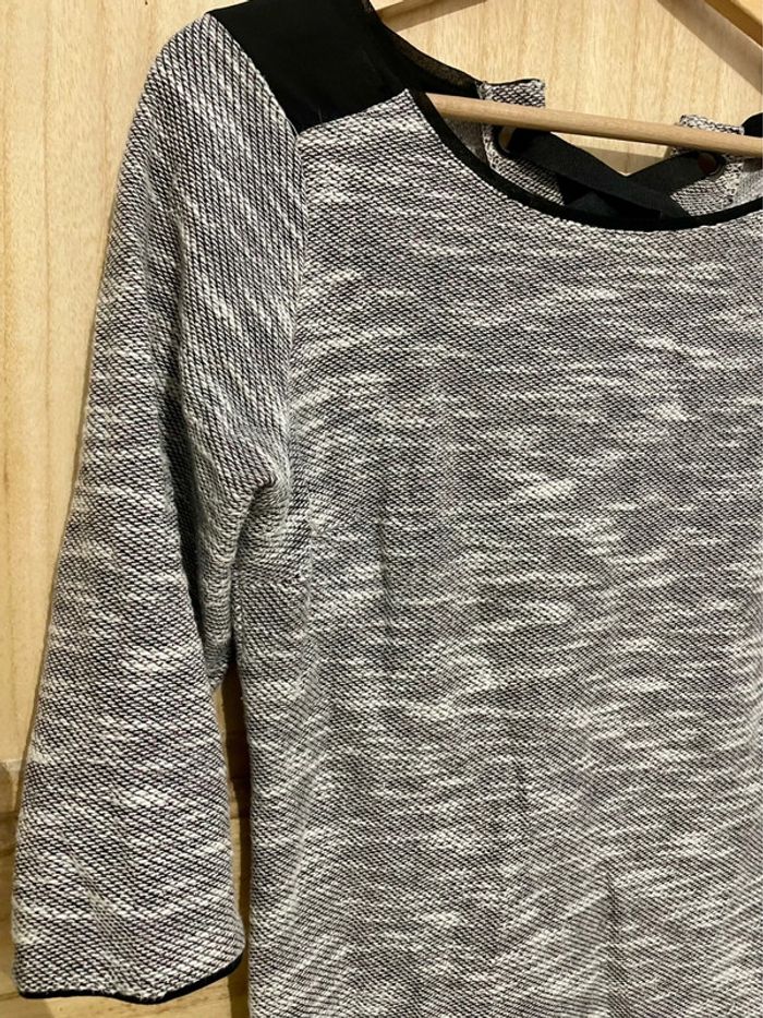 Petit pull gris lacet à l’arrière manches 3/4 taille S - photo numéro 3