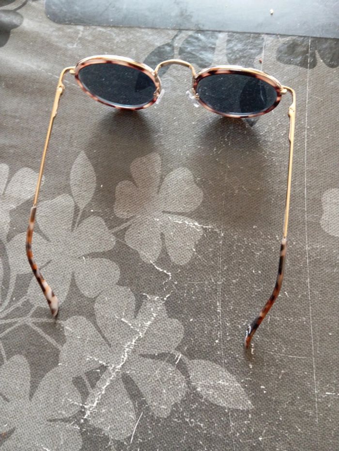 Lunette TBE pas rayé branche métal taille 10/12ans - photo numéro 2