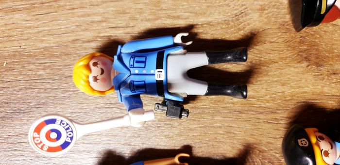 Playmobil - Lot de personnages (police) - photo numéro 3