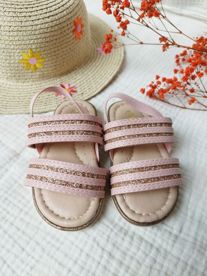 Petites sandales pour fille pointure 19 - photo numéro 2