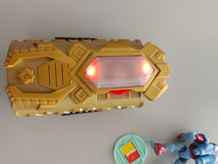 Bracelet Gormiti lumineux et sonore et 2 figurines articulées - photo numéro 7