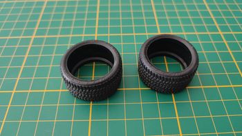 Lot x2 pneus arrière pièce détachée miniature Bugatti EB110 1992 Maisto 1/18 1/18ème #B79