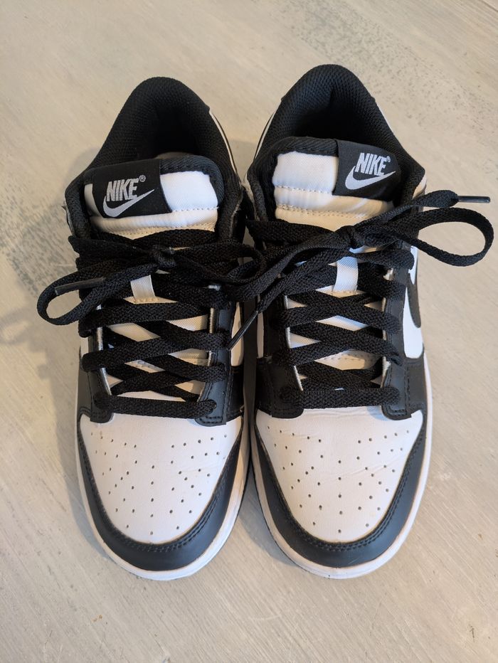 👟 Nike Dunk Low - Taille 37.5 - Noir et blanche - Etat neuf - photo numéro 2