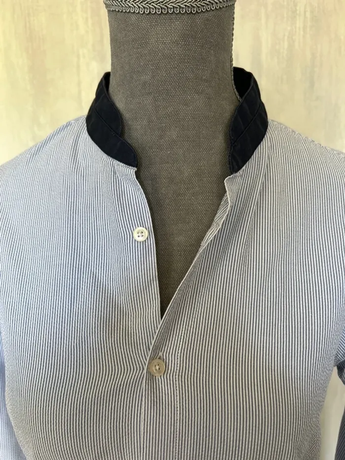 Chemise bleue et blanche - photo numéro 2