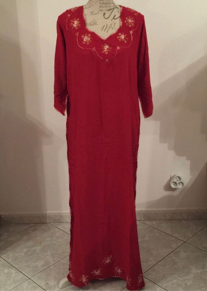 Djellaba bordeaux avec broderies