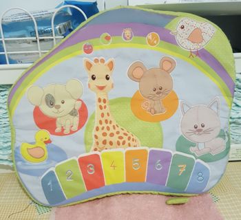 piano Sophie la girafe