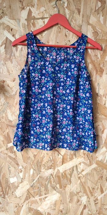 Top fleuri dos dentelle