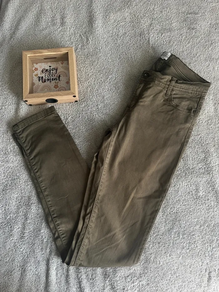 Pantalon kaki Karl Marc John modèle Ashram – T38, coupe chic & confort, coton stretch