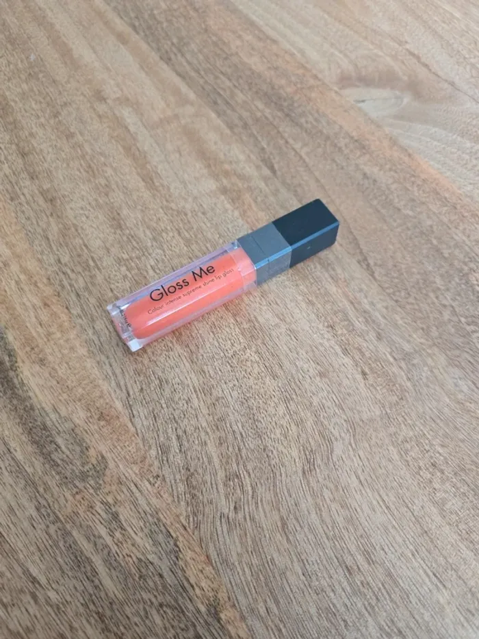 Gloss me Sleek