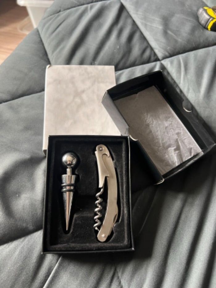 Ouvre bouteille et bouchon