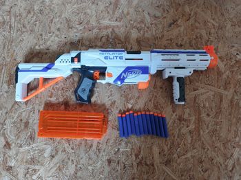 Nerf Elite retaliator avec flèches complet 
Comme neuf