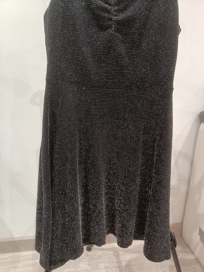 Belle robe  taille xxs paillettes Liberto - photo numéro 2